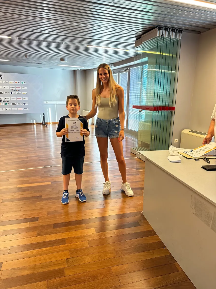 Podjela diploma polaznicima škole atletike Atletskog sportskog kluba Zadar , povodom završetka treninga u školskoj godini 2023 / 2024.